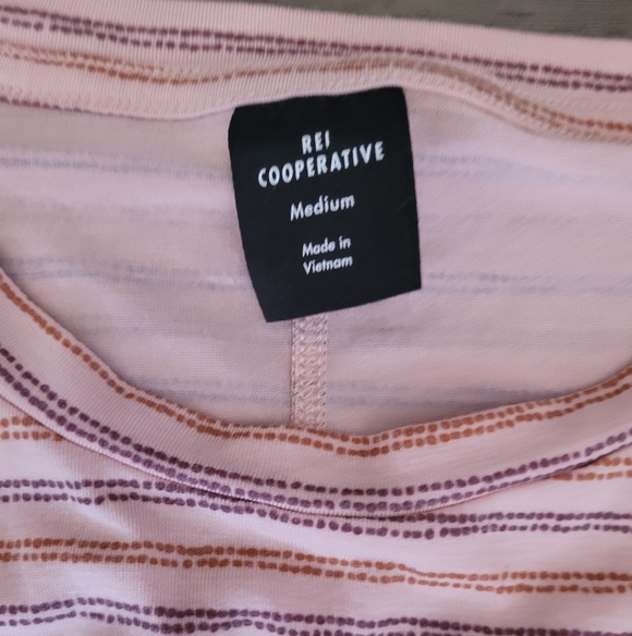 REI Top! - Picture 2 of 5